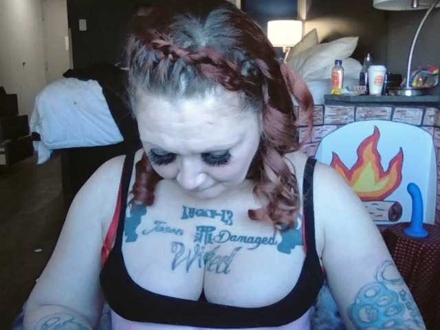 Adelaideskyy's BongaCams show and profile