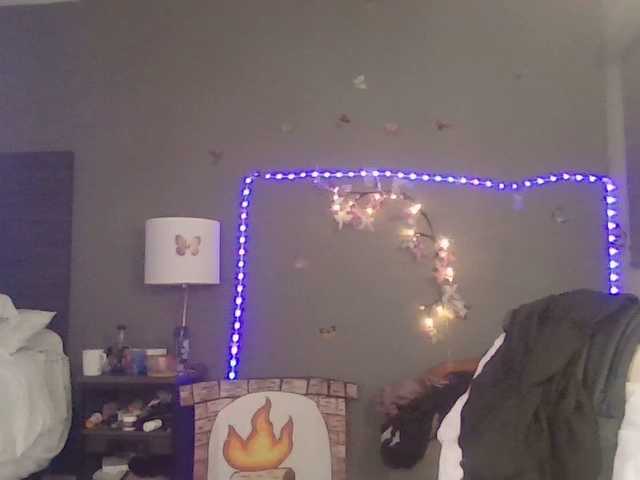 Adelaideskyy's BongaCams show and profile