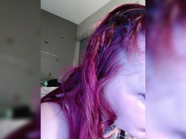 Adelaideskyy's BongaCams show and profile