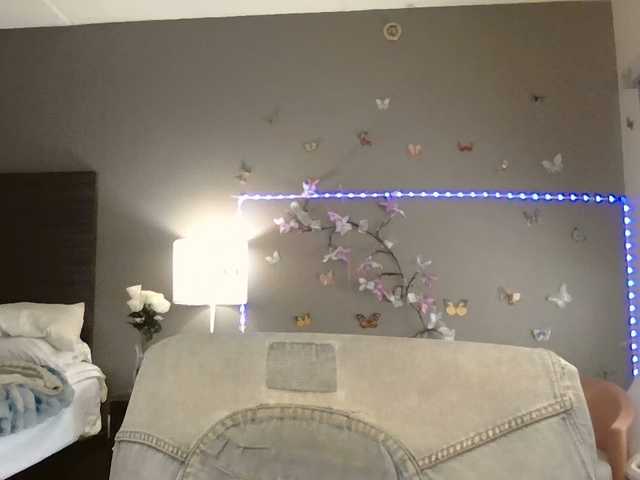 Adelaideskyy's BongaCams show and profile