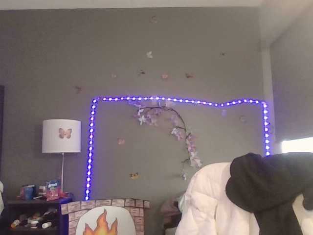 Adelaideskyy's BongaCams show and profile