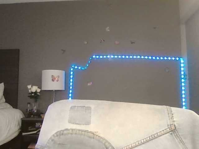 Adelaideskyy's BongaCams show and profile