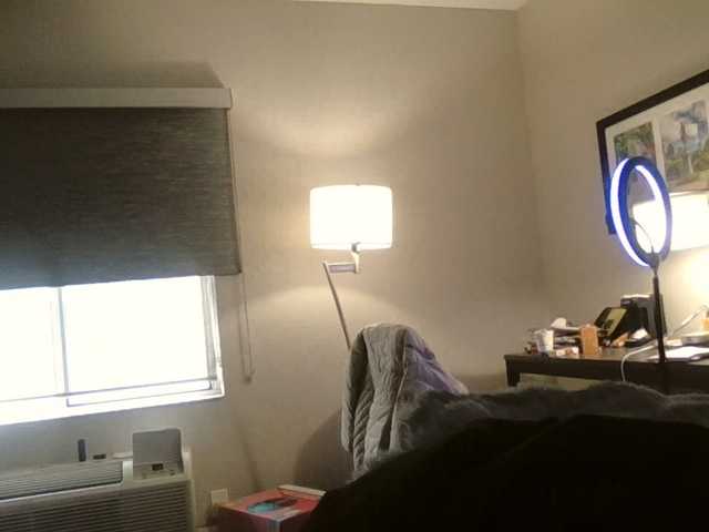 Adelaideskyy's BongaCams show and profile