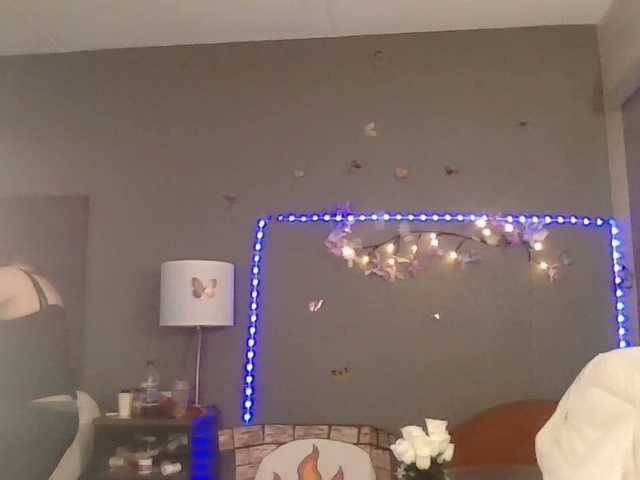 Adelaideskyy's BongaCams show and profile