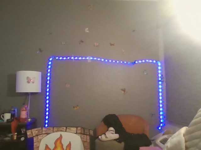 Adelaideskyy's BongaCams show and profile