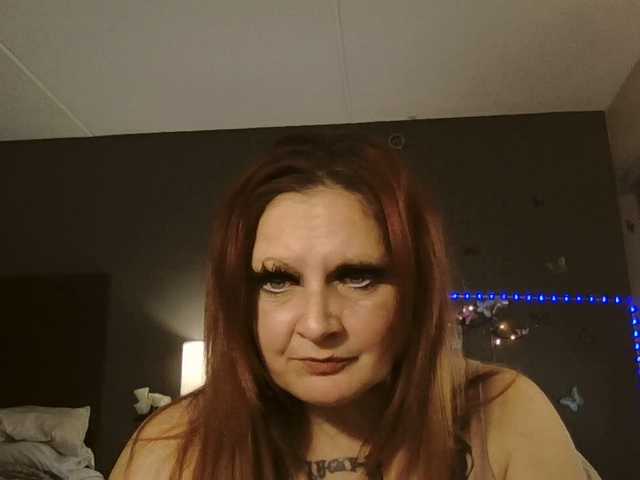 Adelaideskyy's BongaCams show and profile