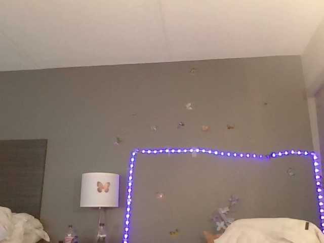 Adelaideskyy's BongaCams show and profile