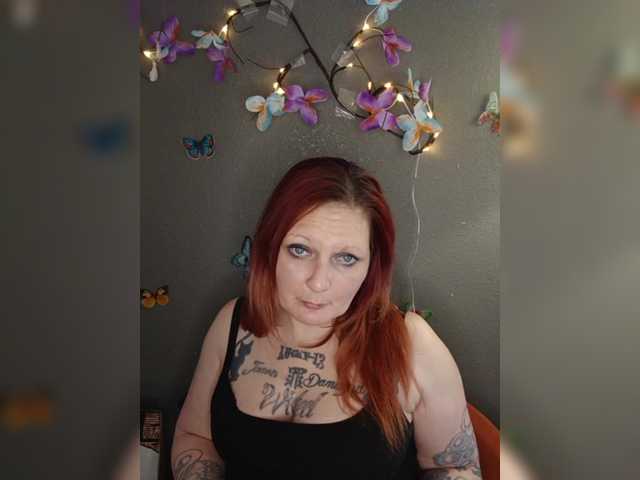 Adelaideskyy's BongaCams show and profile