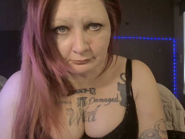 Adelaideskyy's BongaCams show and profile