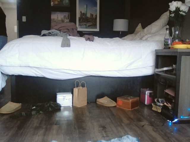 Adelaideskyy's BongaCams show and profile