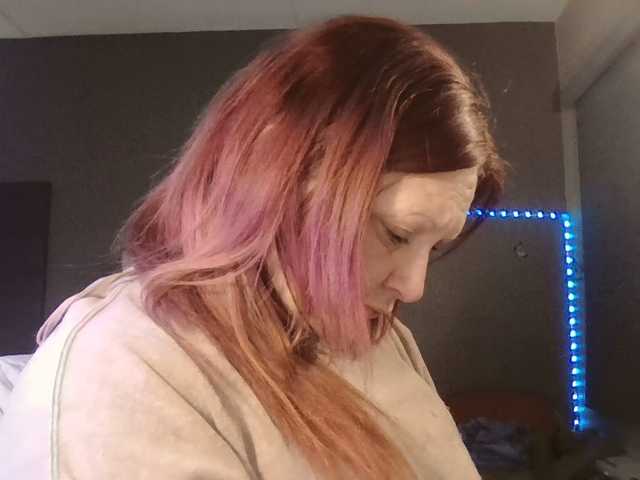 Adelaideskyy's BongaCams show and profile