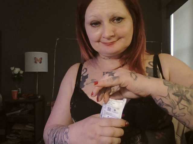 Adelaideskyy's BongaCams show and profile