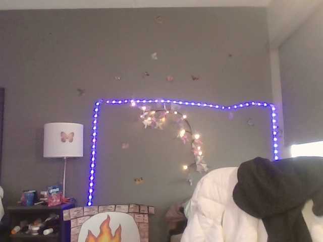 Adelaideskyy's BongaCams show and profile