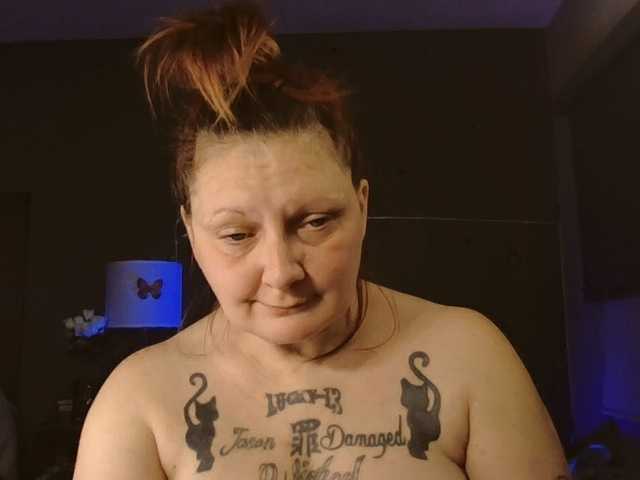 Adelaideskyy's BongaCams show and profile