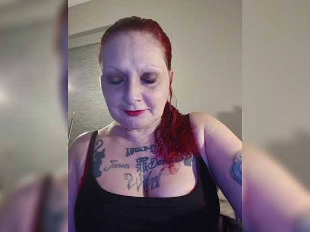 Adelaideskyy's BongaCams show and profile