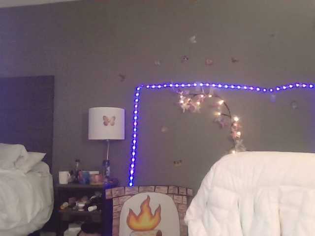 Adelaideskyy's BongaCams show and profile