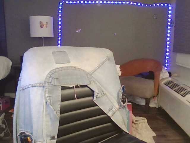 Adelaideskyy's BongaCams show and profile