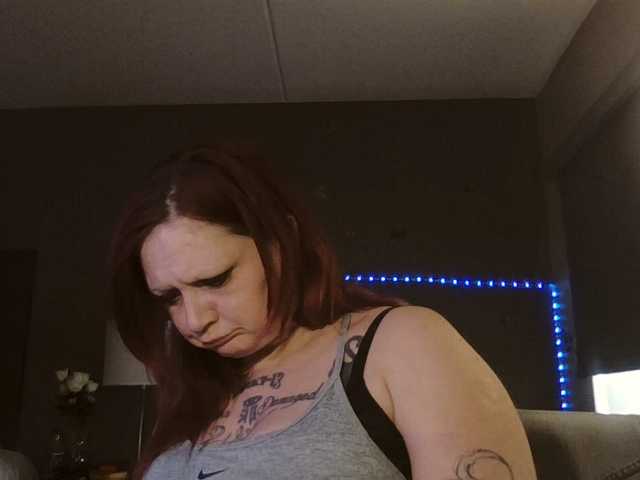 Adelaideskyy live cam profile