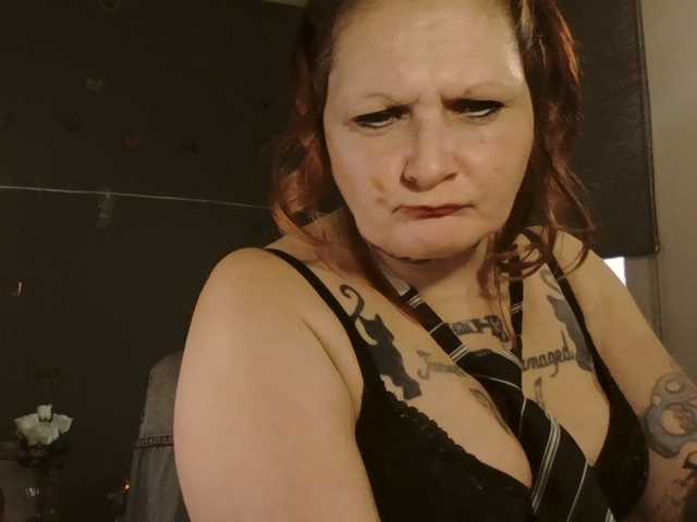 Adelaideskyy's BongaCams show and profile