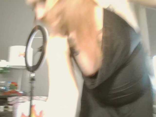 Adelaideskyy's BongaCams show and profile