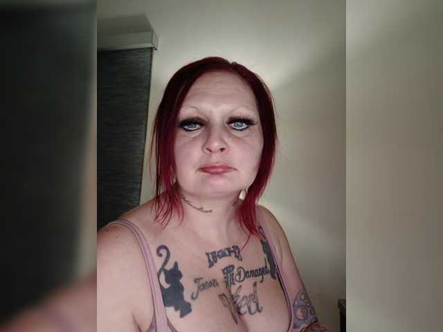 Adelaideskyy's BongaCams show and profile