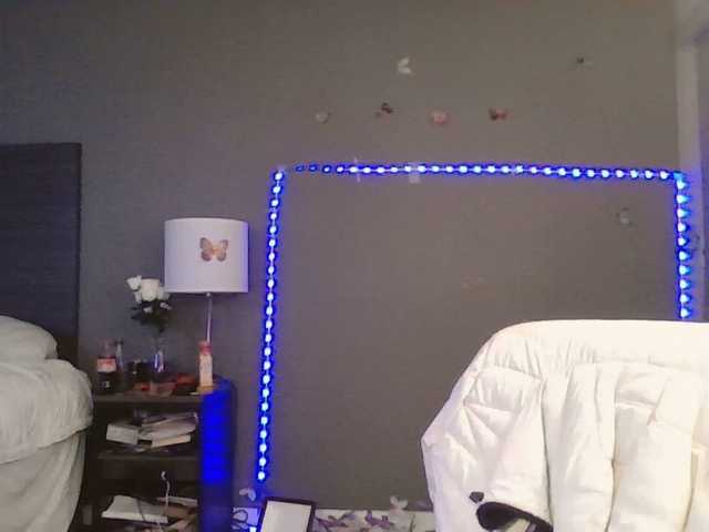 Adelaideskyy's BongaCams show and profile