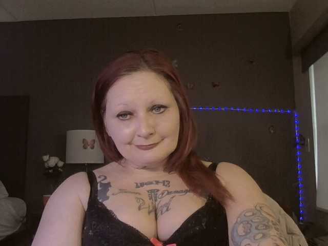 Adelaideskyy's BongaCams show and profile