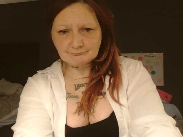 Adelaideskyy's BongaCams show and profile