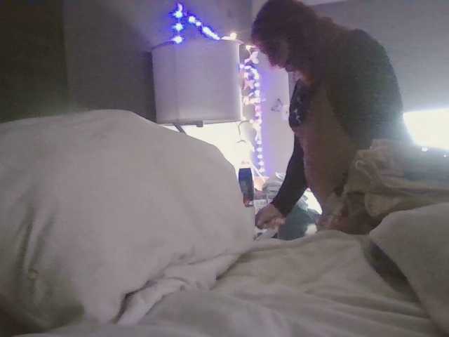 Adelaideskyy's BongaCams show and profile