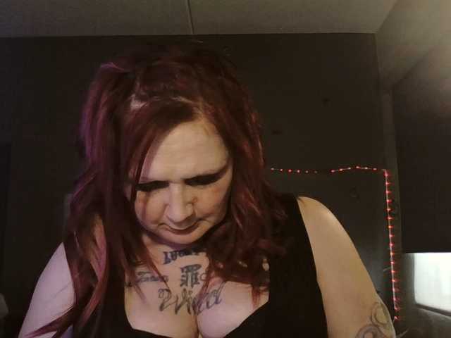 Adelaideskyy's BongaCams show and profile