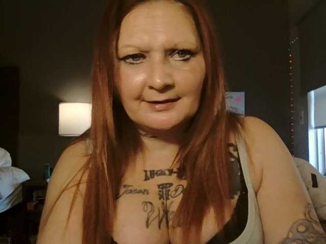 Adelaideskyy's BongaCams show and profile