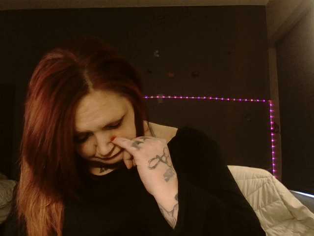 Adelaideskyy's BongaCams show and profile