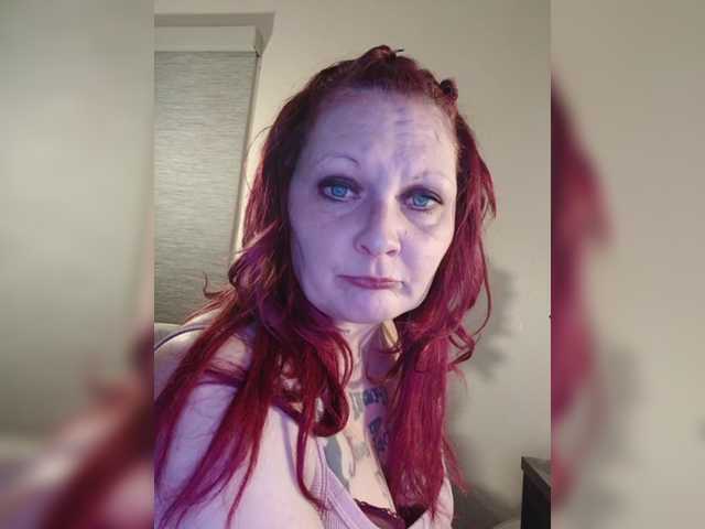 Adelaideskyy's BongaCams show and profile