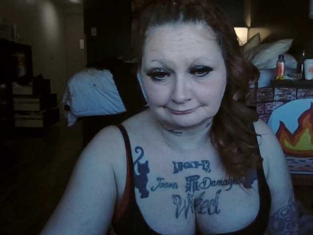 Adelaideskyy's BongaCams show and profile