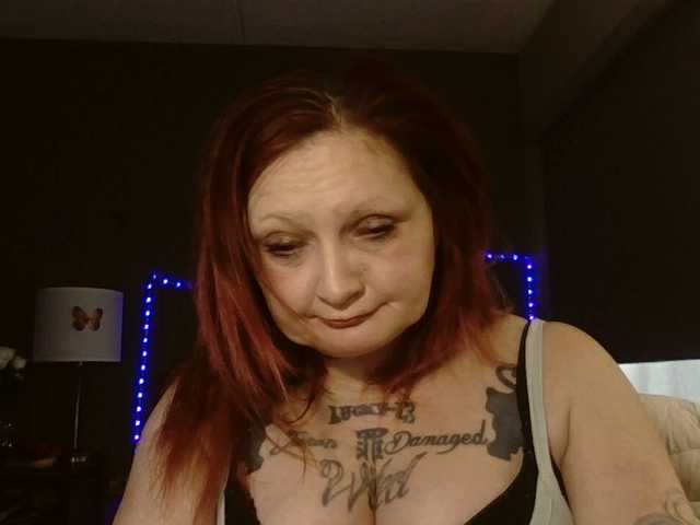 le modèle Adelaideskyy est en webcam porno dans un show sur le site bongacams, il possède les tags suivants: White/Caucasian,Redhead,Shaved