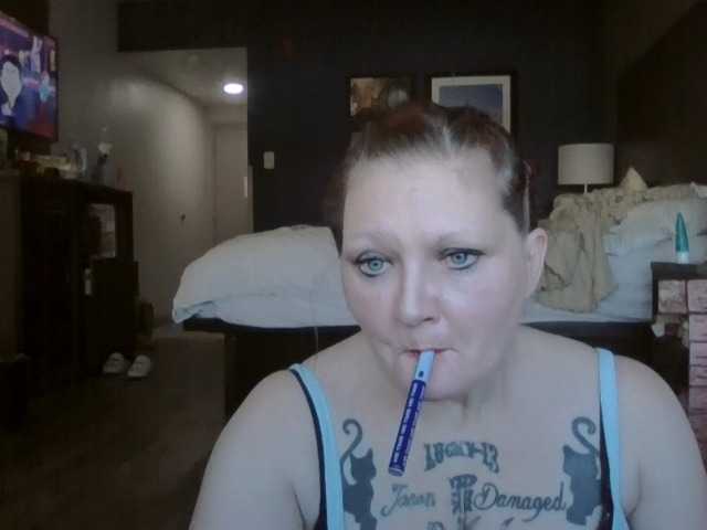 Adelaideskyy's BongaCams show and profile