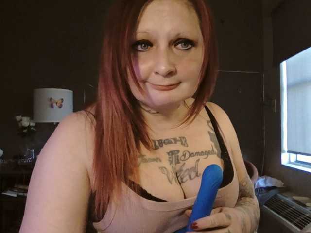 Adelaideskyy's BongaCams show and profile