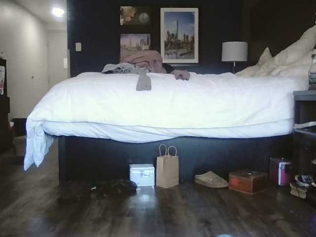 Adelaideskyy's BongaCams show and profile