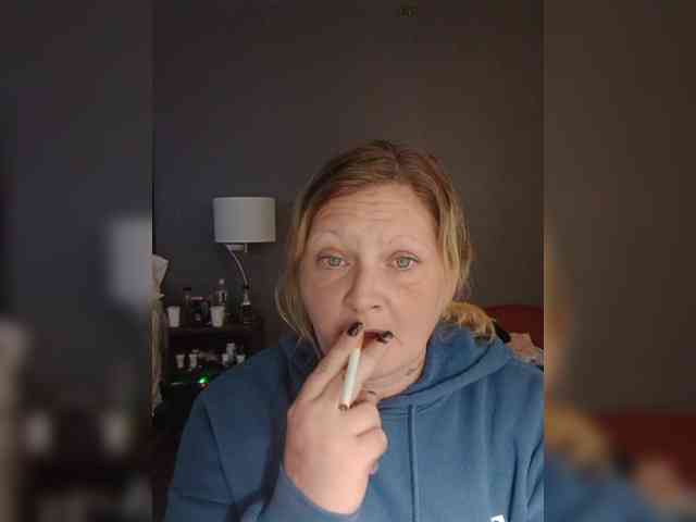 Adelaideskyy Live Webcam on BongaCams