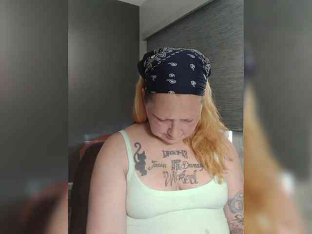 Adelaideskyy Live Webcam on BongaCams