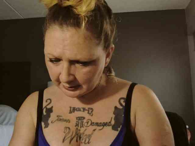 Adelaideskyy Live Webcam on BongaCams