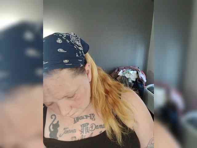 Adelaideskyy Live Webcam on BongaCams