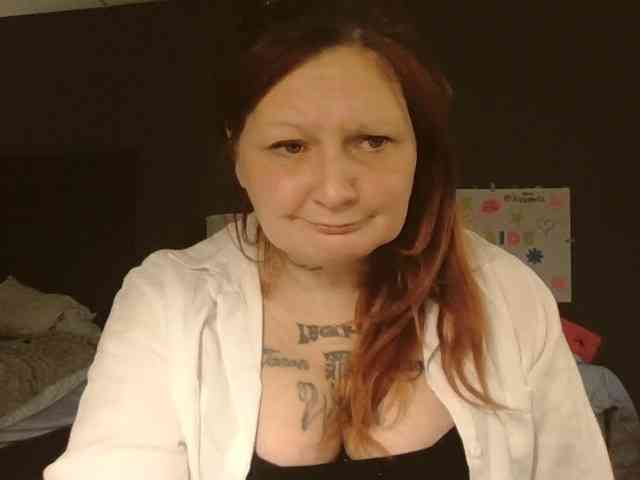 Adelaideskyy Live Webcam on BongaCams