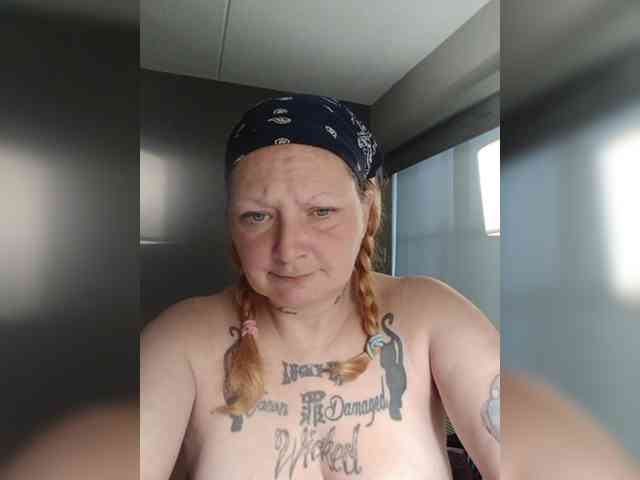 Adelaideskyy Live Webcam on BongaCams
