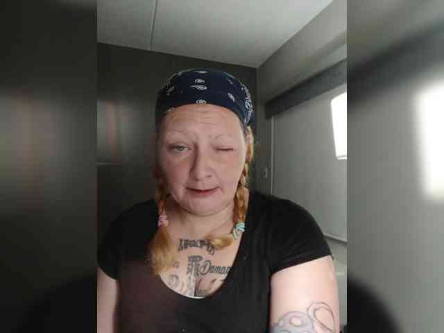 Adelaideskyy Live Webcam on BongaCams