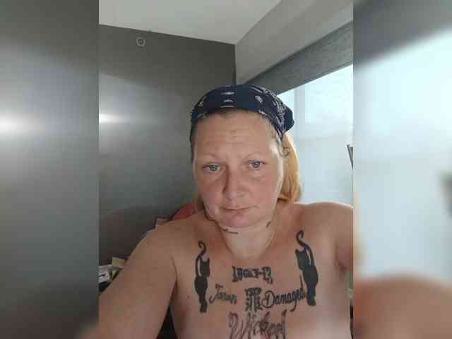Adelaideskyy Live Webcam on BongaCams