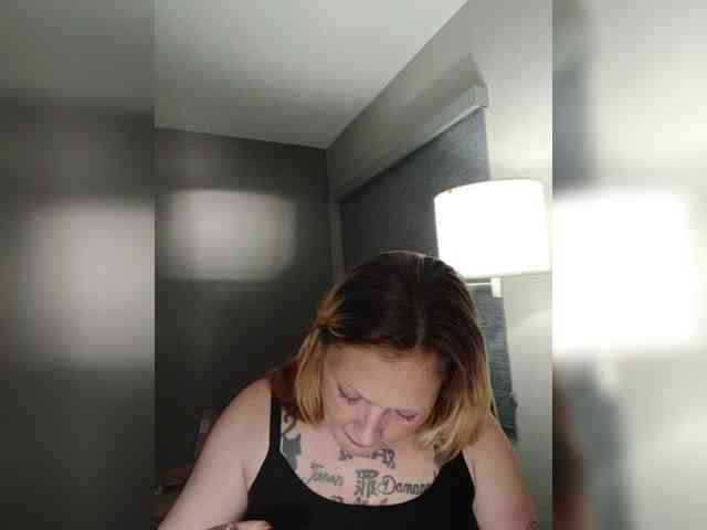 live on cam Adelaideskyy