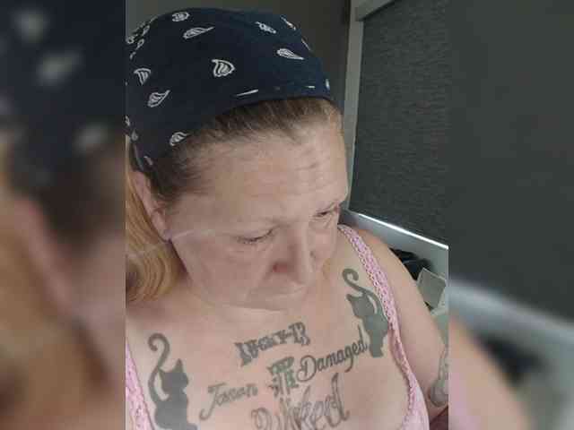 Adelaideskyy Live Webcam on BongaCams
