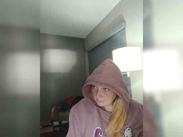 Adelaideskyy Live Webcam on BongaCams