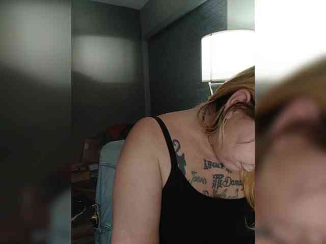 Adelaideskyy Live Webcam on BongaCams